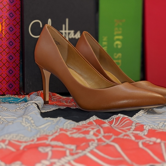 Heels on heels on heels - Picture 1 of 13